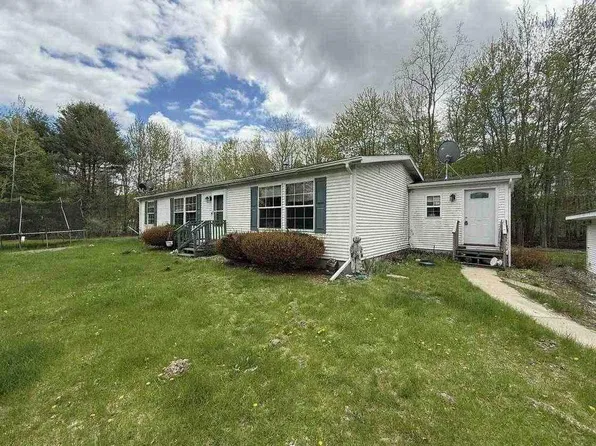 19933 Lakefield Rd, Merrill, MI 48637
