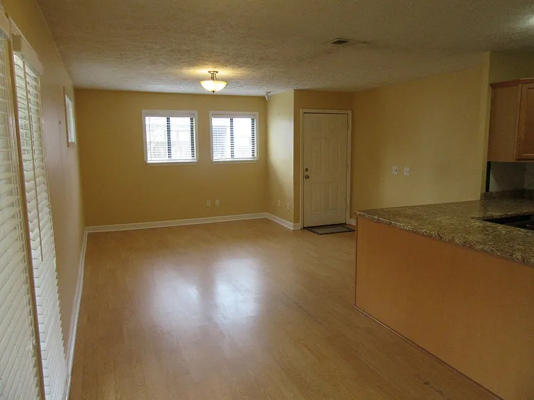 820 Premier Dr — Photo 5