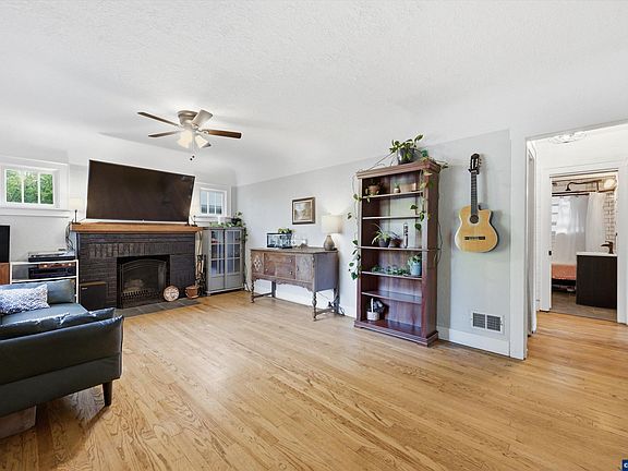 4th image of 1890 Cottage St NE