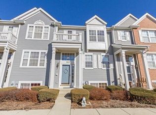 907 Emerald Dr, Hampshire, IL 60140