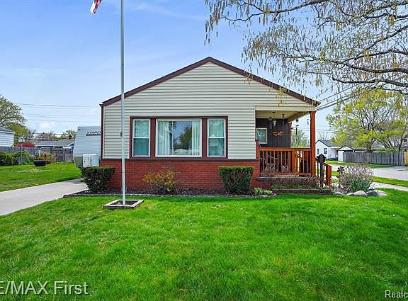 2nd image of 904 E Annabelle Ave