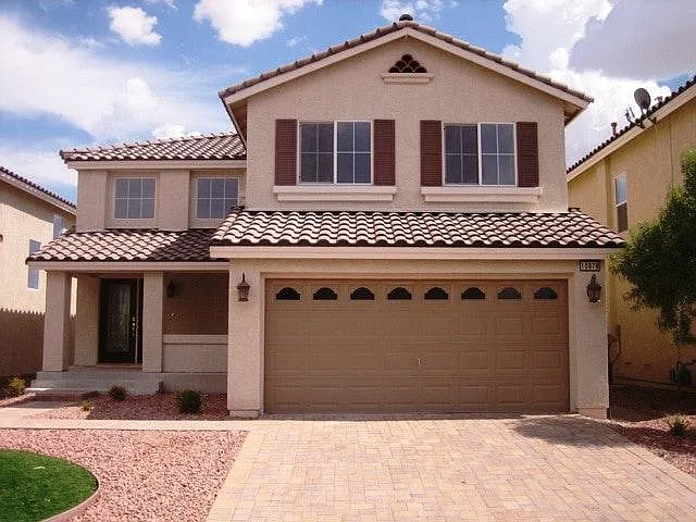 4 bed, 3.5 bath, 2459 sqft, $2,495 — Photo 2