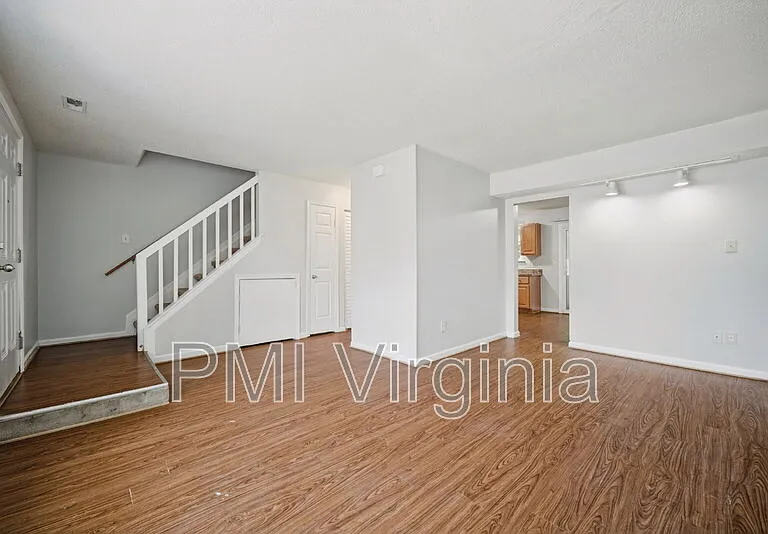 3310 Scarborough Way — Photo 5