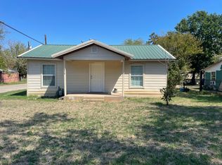 826 N Robinson St, Cleburne, TX 76031