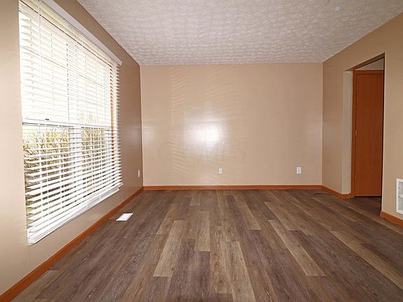 4th image of 637 Creekpark Ct