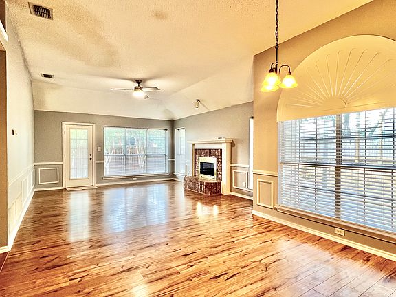 3rd image of 1800 Quail Hollow Dr