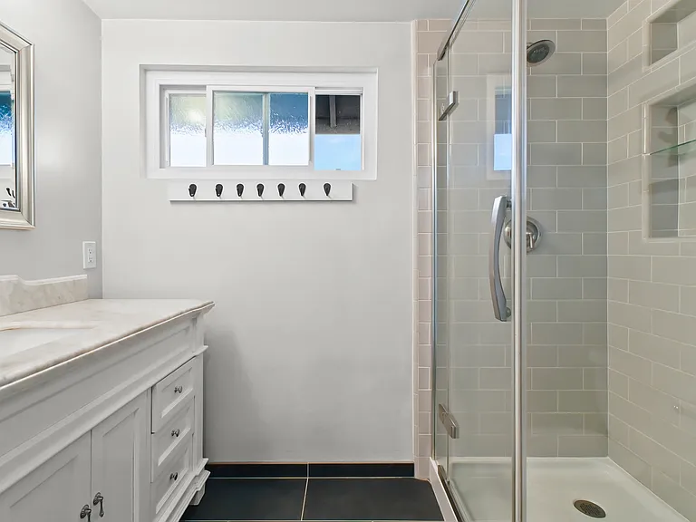 6075 Charae St — Photo 18