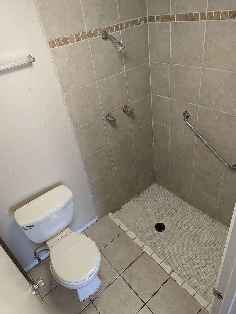 Villa Del Rey Apartment Homes — Photo 4