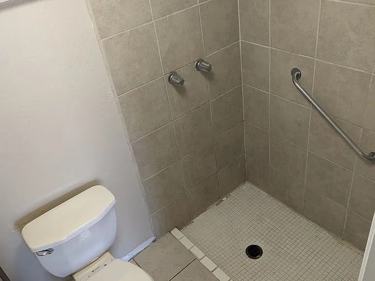 Villa Del Rey Apartment Homes — Photo 6