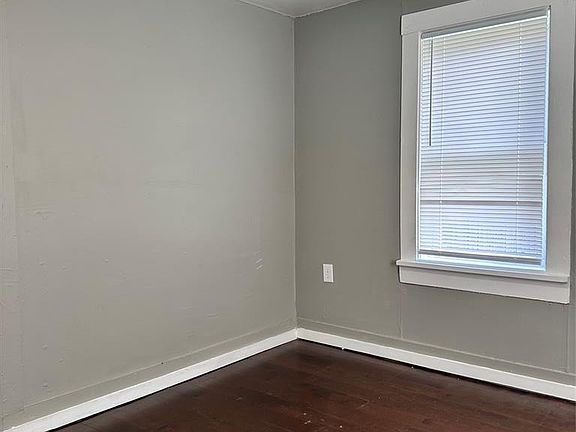 5th image of 611 School Ave