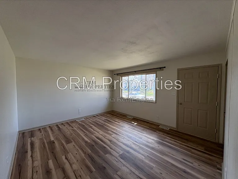 1936 Lynwood Dr — Photo 5