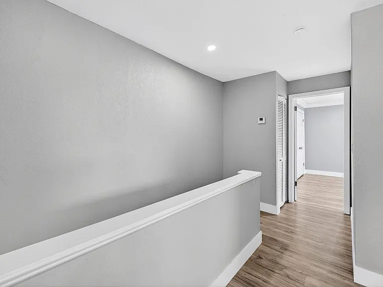 5424 SW 44th Ter — Photo 33
