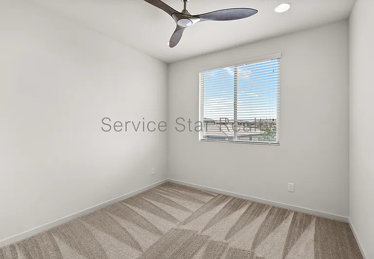 3407 E Louise Dr — Photo 25