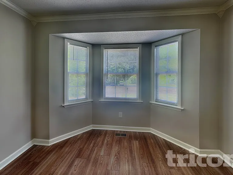 104 Roundtree Ct — Photo 4