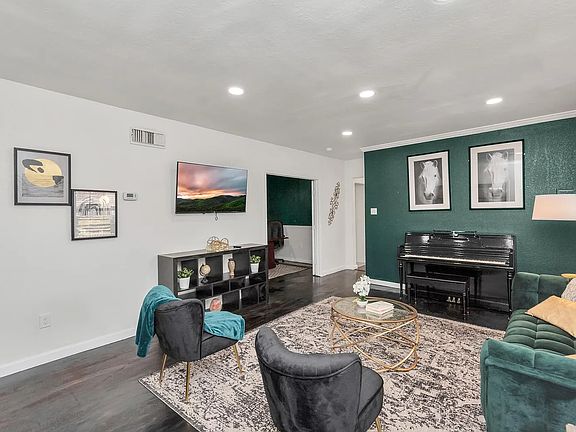 3rd image of 2817 Southmore Blvd