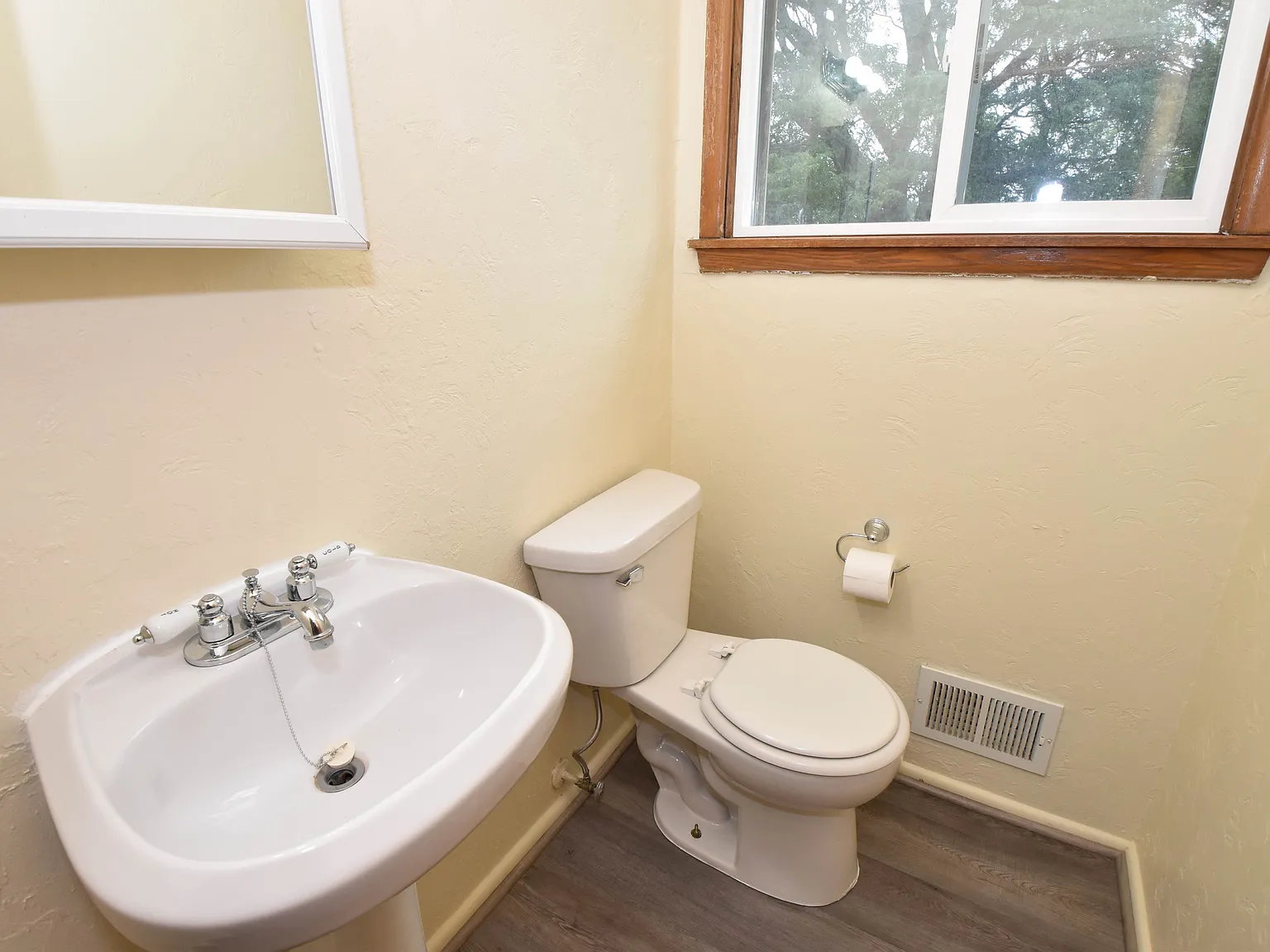 3 bed, 1.5 bath, 1100 sqft, $1,750 — Photo 3