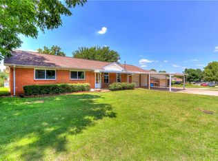 2901 Robin Rd, Midwest City, OK 73110
