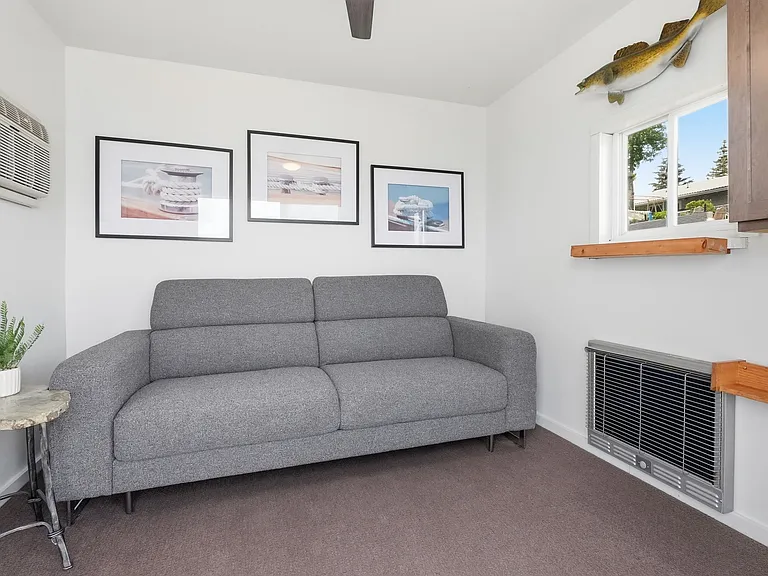 Bonus room w/ queen sleeping sofa.