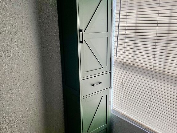5th image of 1040 Randall St