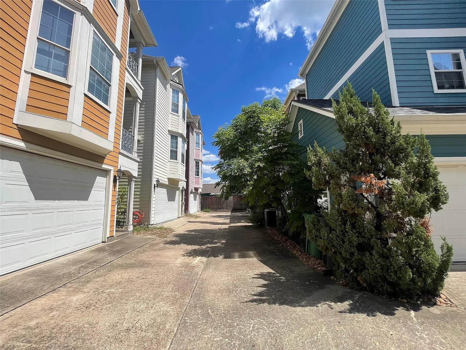4 bed, 3.5 bath, 2491 sqft, $3,500 — Photo 4