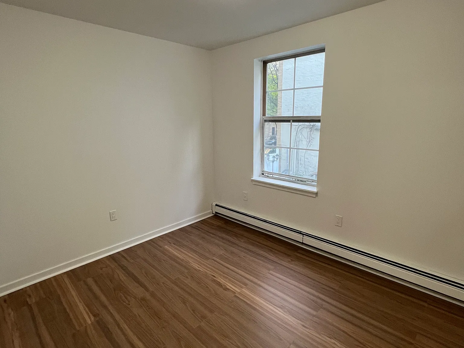 3 bed, 1.5 bath, 1100 sqft, $3,550 — Photo 3