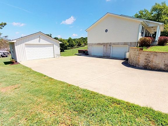 3rd image of 129 Beechwood Dr