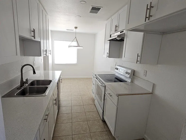 5900 Gipsy Ave — Photo 4