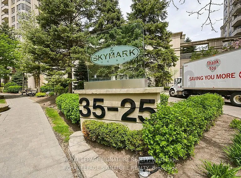 25 Kingsbridge Garden Cir #923 — Photo 3