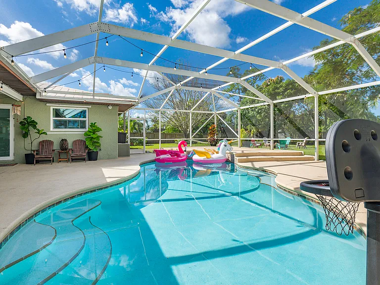 762 SE River Ln — Photo 8