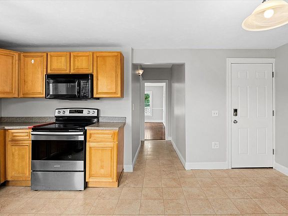 4th image of 36 Cedar St #2