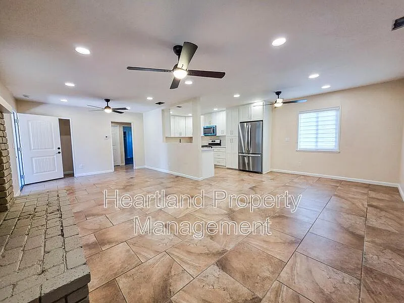 3 bed, 2.0 bath, 1568 sqft, $4,150 — Photo 4