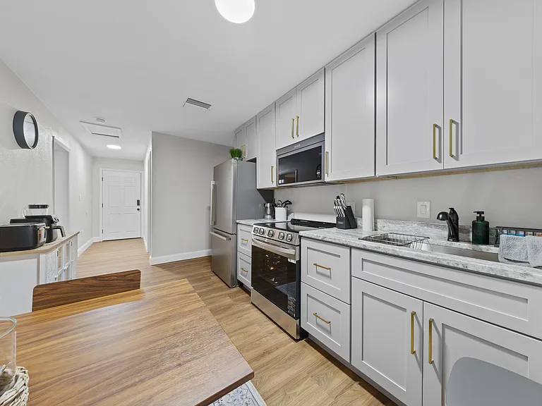S Park Ave — Photo 18