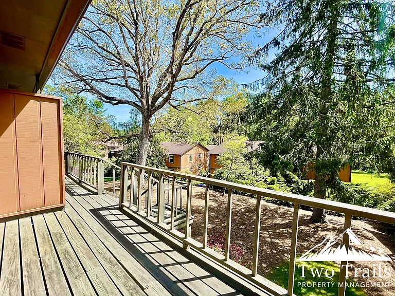 1761 Haywood Manor Rd — Photo 13