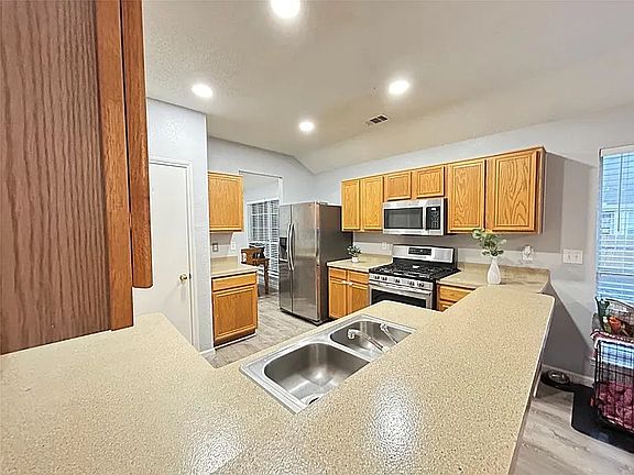 3rd image of 4201 Crystal Ln