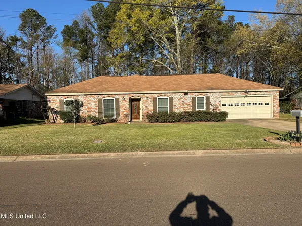 251 Belaire Dr, Pearl, MS 39208