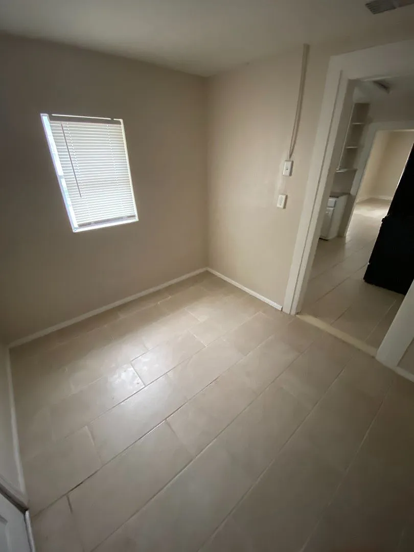 1144 Howard St — Photo 4