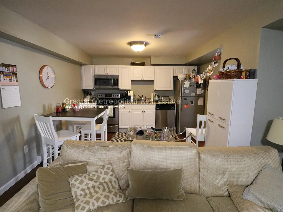 4 Michelangelo St #2