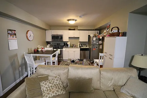 4 Michelangelo St Photo 1