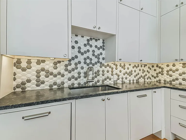 815 Alexander St — Photo 18