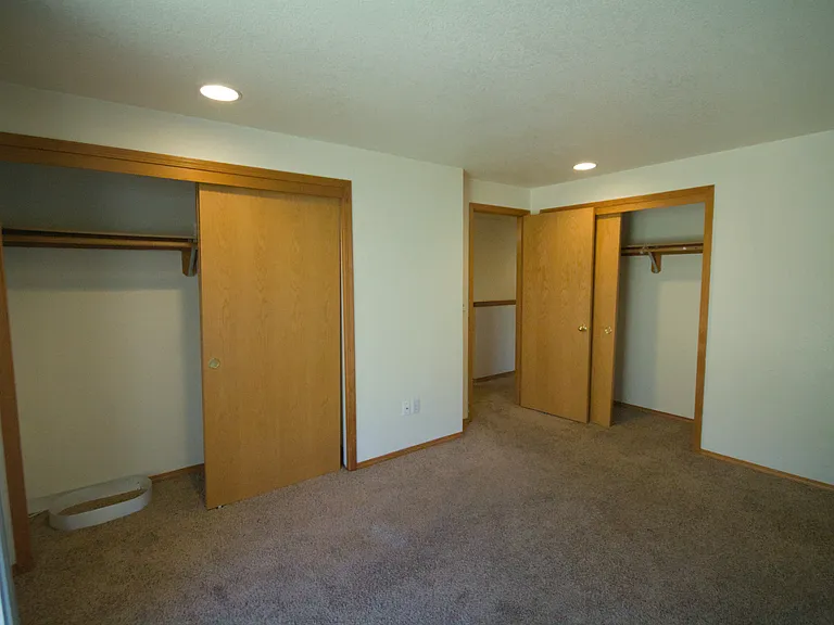 1819 Skyline Ct S — Photo 3