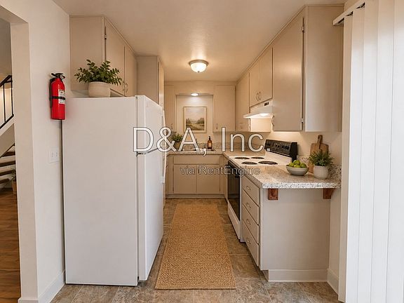 5th image of 1909 Main St APT D