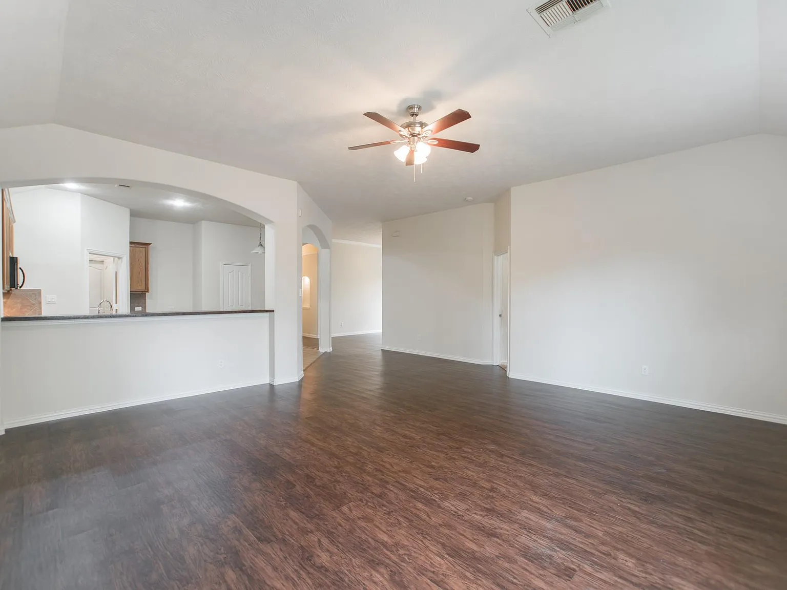 3 bed, 2.0 bath, 1908 sqft, $2,050 — Photo 1