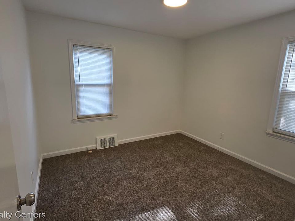 8640 Harding St, photo 9