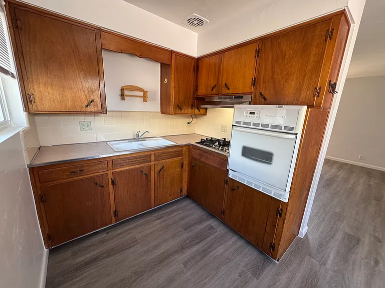 4418 E Lee St — Photo 5