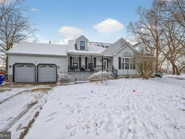 13 Powder Ln, Burlington, NJ 08016