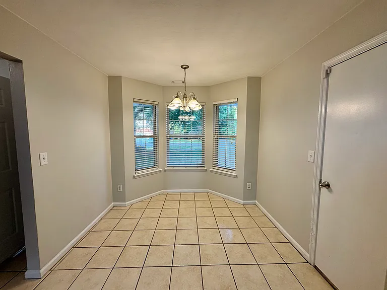 612 Oak Grove Rd — Photo 7