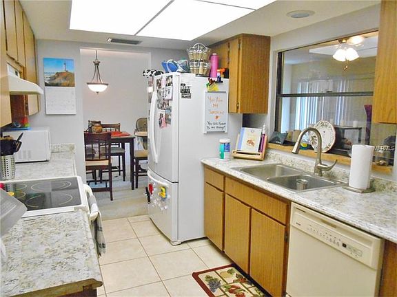 3rd image of 500 White Oak Dr