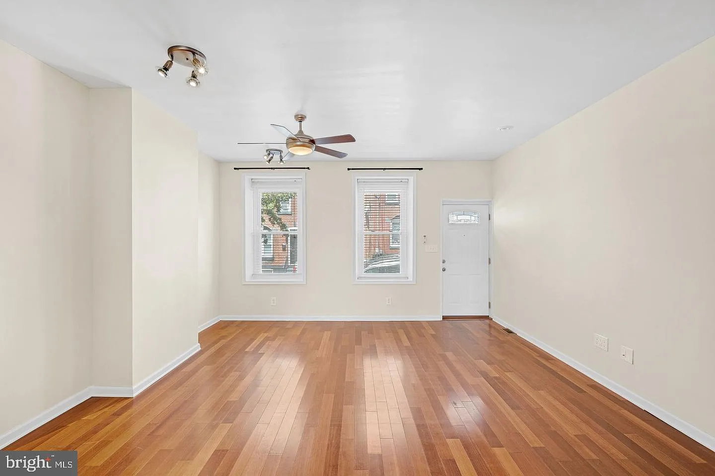 3 bed, 2.5 bath, 1920 sqft, $2,750 — Photo 3