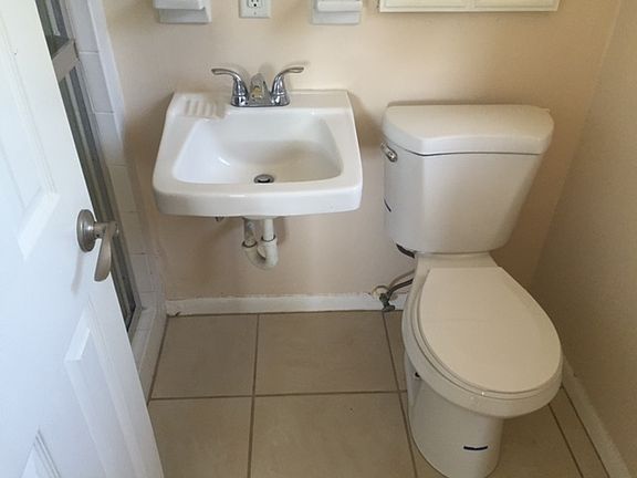 4th image of 385 Janell Dr