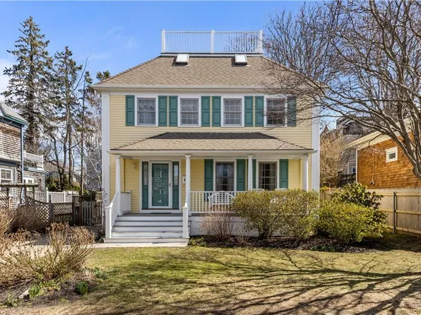 17 Bayside Ave, Newport, RI 02840
